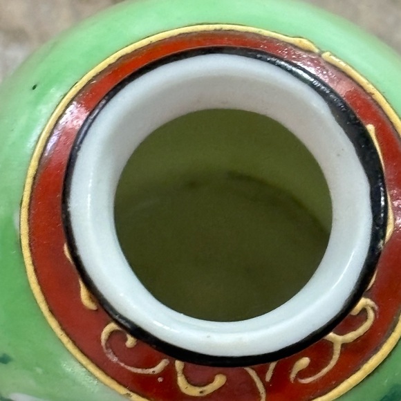 3” Tall Vintage Japanese Vase. Item 215 - Picture 6 of 7